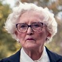 Laura June Hudson als Old Lady