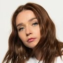 Jessica Barden als Sophie