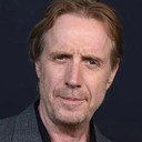 Rhys Ifans als William Dobbin