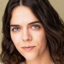 Elena Musser als Theresa