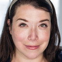 Bethany Kay als Talk Show Host