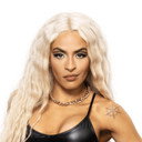 Thea Trinidad als Zelina Vega (Valet)