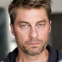 Jamison Jones als Sean