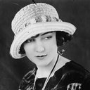 Jane Winton als The Manicure Girl