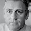 Arve Opsahl als Norwegian at Airport (uncredited)