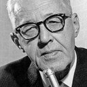 Sven Jerring als radio announcer (voice)