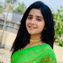 Debchandrima Singha Roy als Chithi Mukherjee