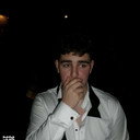 Santino Benedetto als T / Voiceover
