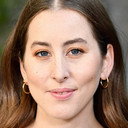 Alana Haim als Mae West