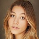 Kiera Milward als Violet