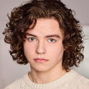 Saul Thomson als Older Ethan Barnett