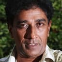 Mahendra Perera als Wilson, the Barber