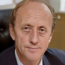 Kenneth Colley als James