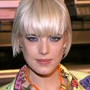 Agyness Deyn als Janet