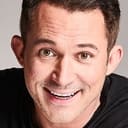 Justin Willman als Guy in Taxi