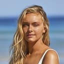 Camille Kostek als Bombshell