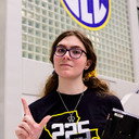 Emily Mumola als Emily