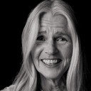 Sioux Carroll als Witch