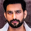 Aadesh Chaudhary als Aditya