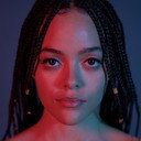 Quintessa Swindell als Maya Core