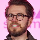 Miles Taylor als Self : Ancien chef de cabinet du DHS (sécurité intérieure)