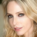 Tonya Kinzinger als Claire Dumar