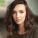 Rachael Kathryn Bell als Louise