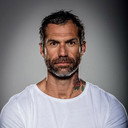 Damien Rider als Cobra