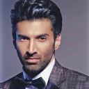 Aditya Roy Kapur als Rahul Jaykar aka RJ