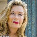 Catherine Gautier als Elizabeth
