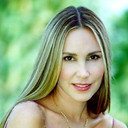 Natalia Streignard als Valentina Villanueva Lanz de Sevilla / Bella de la Rosa Montiel