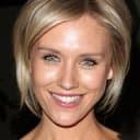 Nicky Whelan als Liz Lewis