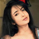 Menka Lalwani als Riya