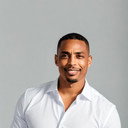 Finn Wilder als Customer Muhammad (as David Newman)