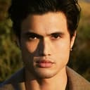 Charles Melton als Cage