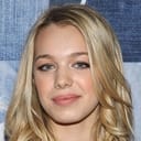 Sadie Calvano als Sarah