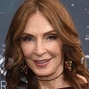 Gates McFadden als Martha Stanford