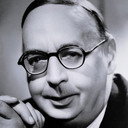Miles Malleson als Dymchurch Registrar