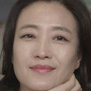 이은주 als Dong-hee's Mother