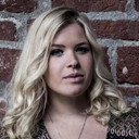 Lisa Lystam als backing vocals