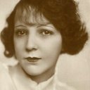 Mary Parker als Leonie Pierson