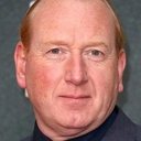 Adrian Scarborough als Barnes