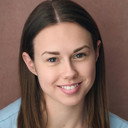 Gabi Kerr als Australian News Reporter