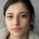 Elisha Applebaum als Malika