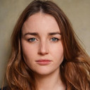 Esme Lonsdale als Young Joan