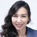 Angie Wang als Female detective
