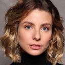 Julia Foti als Roberta