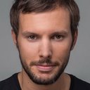 André Pardal als Barman
