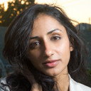 Kiran Deol als Emily