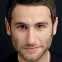 Ali Nuri Türkoğlu als Emmanuel Karasu